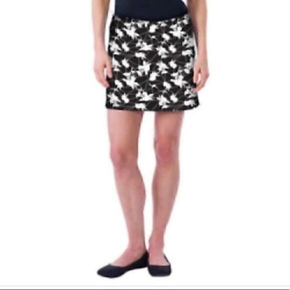 NWT. TRANQUILITY BLACK AND WHITE SKORT  - Picture 3 of 8
